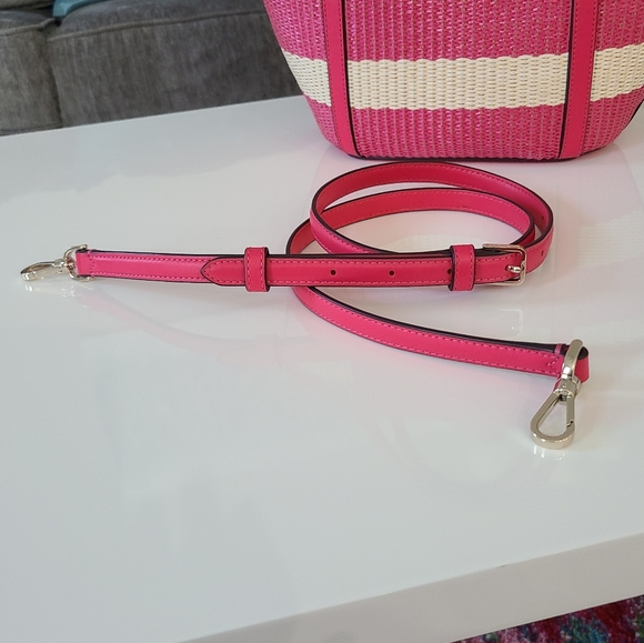Like New - Kate Spade Straw Satchel  w/crossbody strap - Picture 14 of 16
